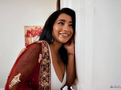 Ložnice, Kuřba, Brunetka, Péro, Honění, Masturbace, Sólo, Tetování