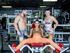 큰 엉덩이, 큰 음경, 큰 가슴, 오랄섹스, 도기스타일, 체육관, 밀프