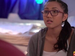 Asiatica, Culo, Nero, Da dietro, Europea, Occhiali, Tette naturali, Tette