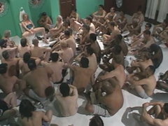 Bad, Viele männer bespritzen eine frau, Spermaladung, Aufs gesicht abspritzen, Gruppensex, Milf, Pissen, Toilette