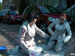 Pelea de gatas, Al aire libre, Público, Mojado