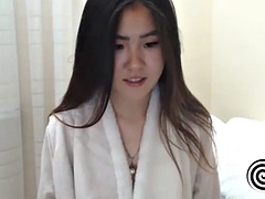 Sexy korean girl squirting on cam