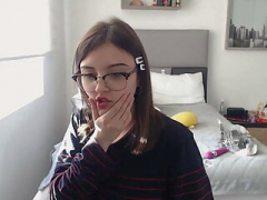 Gros cul, Bisexuelle, Blonde, Rondelette, Lunettes, Orgasme, Nénés