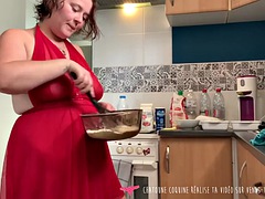 Vends-ta-culotte - Curvy French MILF cooks in sexy lingerie and masturbates with a whisk