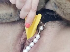 Beefy pussy with long labia ... I test my new dildo in a pearl string