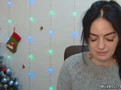 Brunette amateur Ukrainian babe webcam solo
