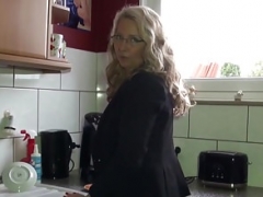 Geile Deutsche Soccer mom mit Mega Titten fickt mit ihrem Chef