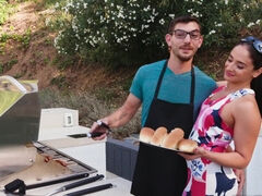 Grosse bite, Gros seins, Tromperie, En levrette, Faciale, Hd, De plein air, Chevaucher