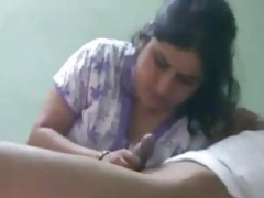 Desi Aunty Giving head