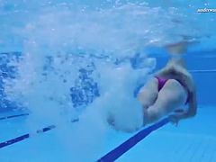 Hot Elena shows what she can do under water