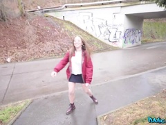 Sucer une bite, Brunette brune, Tir de sperme, En levrette, Faciale, De plein air, Pov, Public