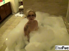 Elsa Jean flashes off her motel apartment and her cooch