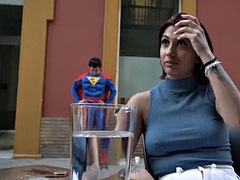 A Clueless girl gets surprised by a great street performer: Valeria Del Rio and the SUPERDICK!