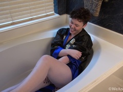 We meet the hairy and sexy Dmitri Vosche in a tub