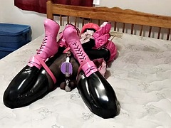 Amatéři, Bdsm, Bondáž, Dávení, Podpatky, Latex, Pokojská, Strapon