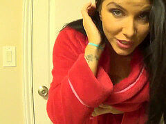 Romi Rain's bathtime fun home vid