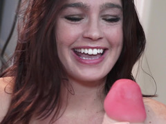 Brunette, Dildo, Give finger, Bryster, Legetøj