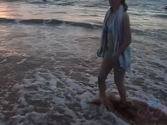 Beach Day Fun: Dolly Leigh's Footjob & Handjob Special