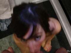 Brunette brune, Tir de sperme, Faciale, Pov