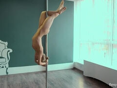 Young Yanna Kokx does seductive gymnastics