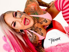 Evilyn Ink Gets Lubed Up and Rides the Tremor