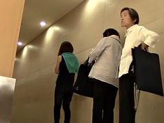 PISS JAPAN TV - Asian sluts pee in the toilet