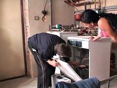 Teen fucks an old gray-haired repairman