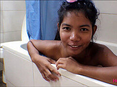 Cuarto de baño, Mamada, Corrida, Madres para coger, Pequeña, Realidad, Adolescente, Tailandés