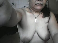 MATURE FILIPINA MOM LYLA G SHOWS OFF HER NAKED BODY ON WEB CAM!