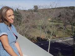 Blonde, Sucer une bite, Européenne, Branlette thaïlandaise, De plein air, Pov, Public, Nénés