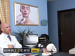 Brazzers, docteur, ados (18+)