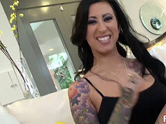 tattoo babe Lily Lane Gets feet Worshiped and Gives Footjob!