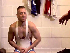 Hunks enjoying blowjobs in the locker room