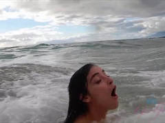 Amateur, Plage, Noire, Doigter, Petite femme, Pov, Rasée, Mouillée