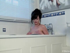 Kate Anne takes a sexy bath to lather herself up