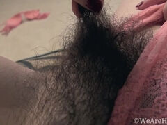 Kelly Morgan has fun enjoying her hairy bush