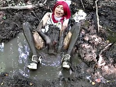 Cosplay trap Maki girlfriend messy play in the mud