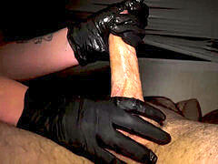 Enthousiasteling, Zwart, Sperma shot, Dominante vrouw, Handbeurt, Latex, Orgasme, Tatoeage