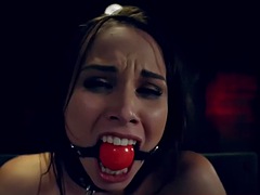 Bondage sadomaso, Pompino, Bondage, Brunetta, Facciale, Fetish, Hardcore, Ragazza