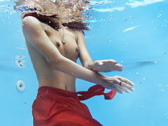 Brunette brune, Érotique, Européenne, Hongroise, De plein air, Petite femme, Piscine, Maigrichonne