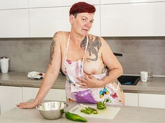 Redhead mature lady Gia R is sucking with vegetables