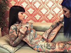 Tattooed babes Amber Luke and Tiger Lilly play with toys