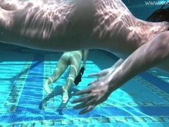 Jessica Lincoln and Lindsey Cruz's teen (18+) video by Underwater Show