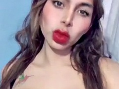 SHOWING HER BODY ON CAMERA FOR A HOT PORN VIDEO CALL
