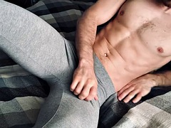 I masturbate and cum in GRAY LEGGINGS after workout! Male orgasm! Russian home video of a straight man!