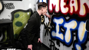 Muscular boss invites the twink lad into his office