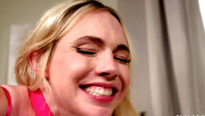 Deep anal and vaginal penetration for a horny blonde