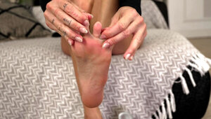 Geisha Kyd gives a footjob and gets teased in POV