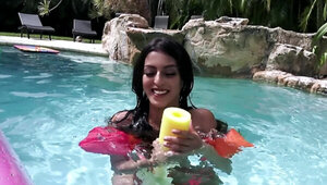 Horny babe helps cameraman relax in hotel courtyard pool