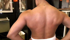 Athletic MILF with curves exposed does workout in empty gym